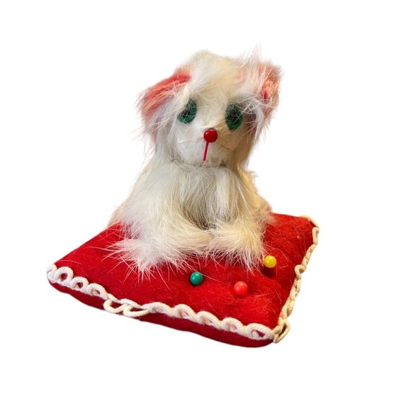 Vintage Arcade Prize White Fur Dog On Red Pillow Made in Japan - Picture 1 of 7